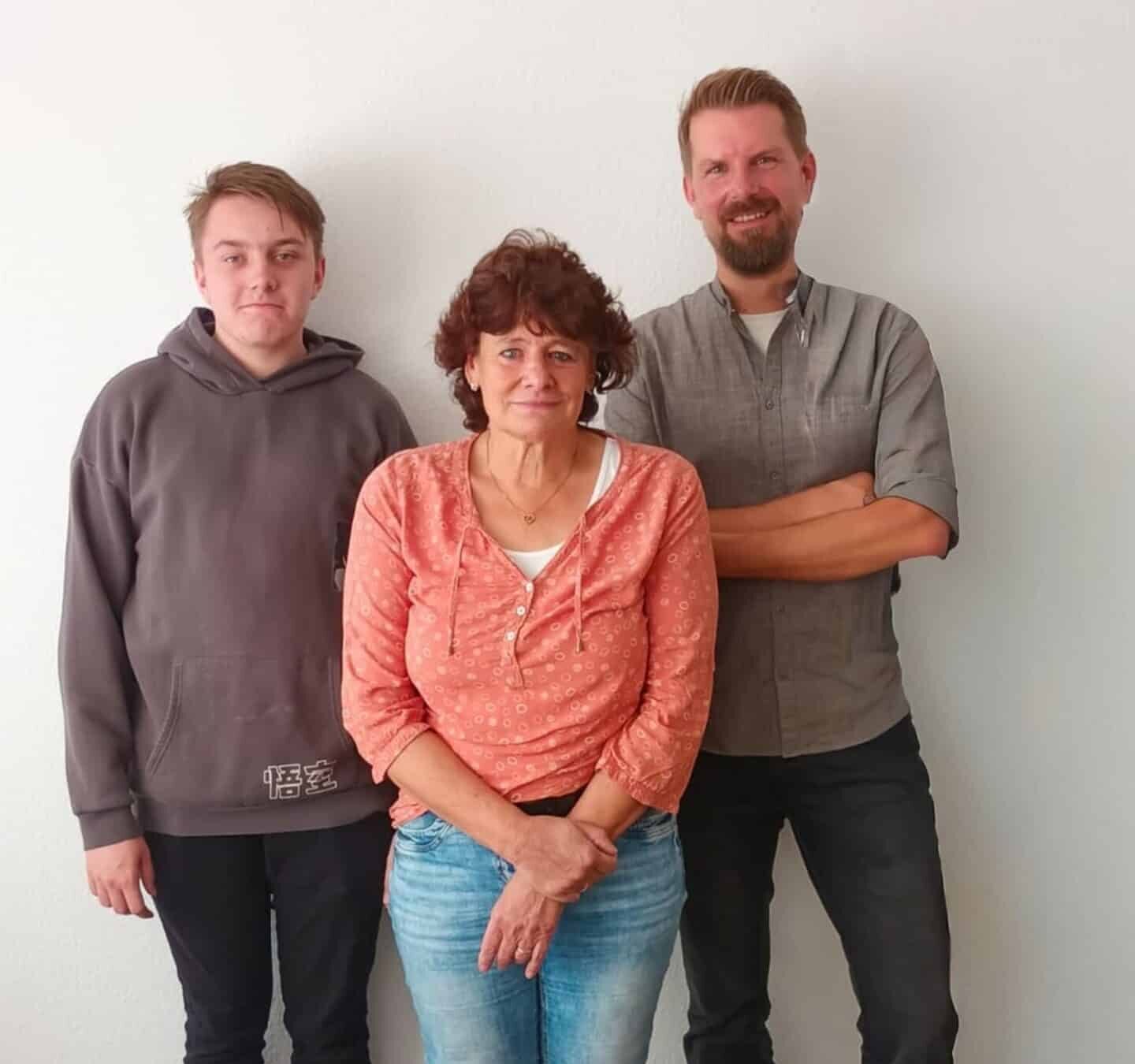 Team van transportbedrijf Alblas op de locatie Langenhagen poseert samen voor een groepsfoto.